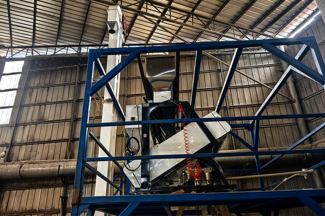 ZF500:GroTech Plastic Color Sorter
